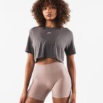 klær T442208 støvete betonggrå wolf head airtech ss crop kvinner Alphalete