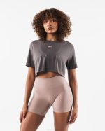 klær T442208 støvete betonggrå wolf head airtech ss crop kvinner Alphalete